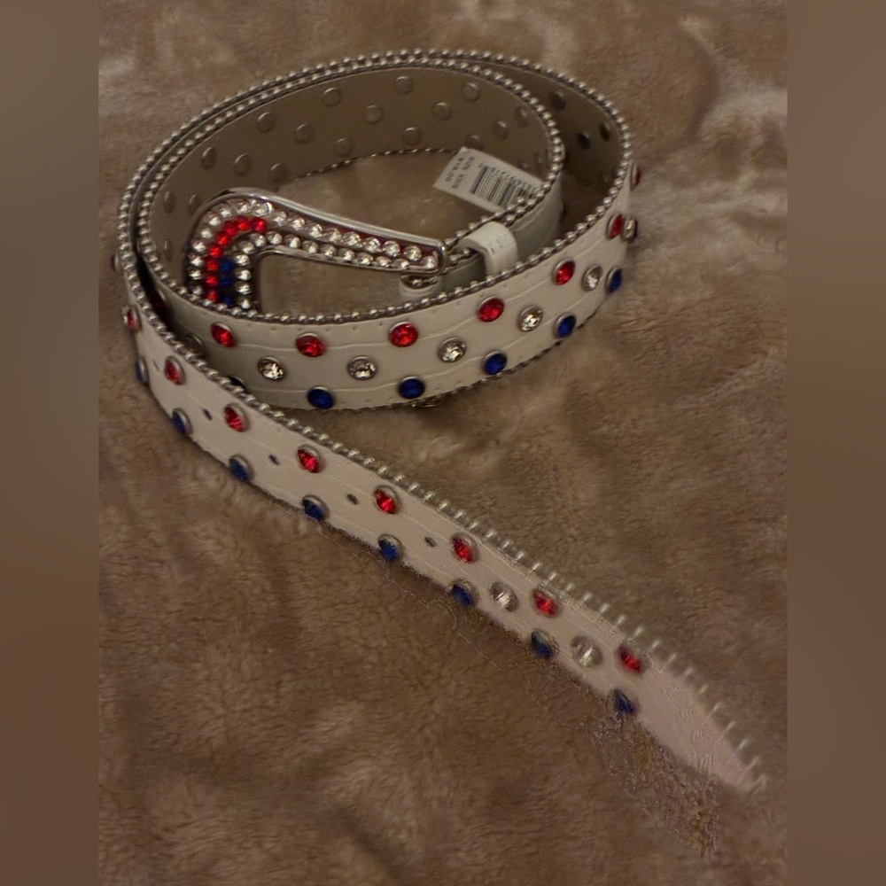 Stylish White Studded Belt with red/blue Rhinestone Buckle Sz XS/S - Picture 7 of 9